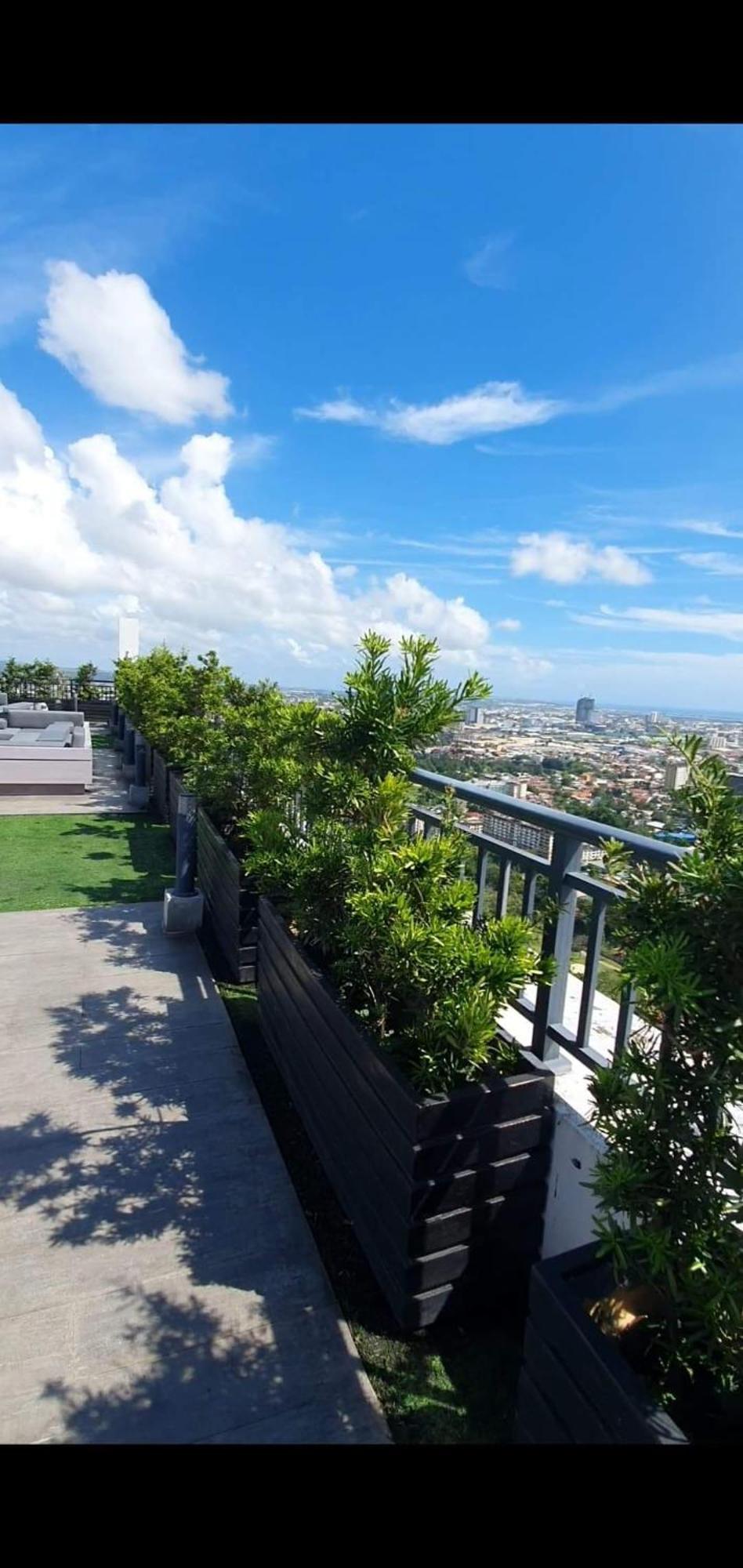 Arlowes At 20F Grand Residences Cebu Exterior photo
